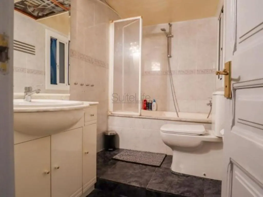 Daire Spacious Aptmt Close To Pl Universidad And Pl Catalunya, 2,5 Bedrooms, Balcony, Heating, Elevator Min 31 Nights Barselona