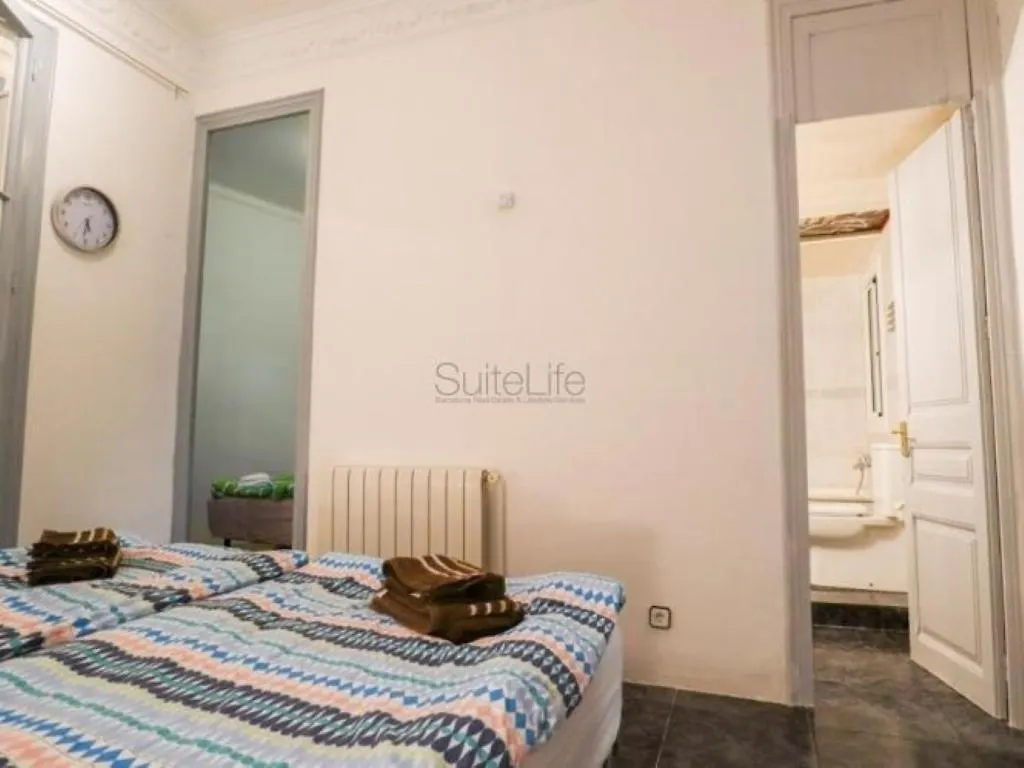 Daire Spacious Aptmt Close To Pl Universidad And Pl Catalunya, 2,5 Bedrooms, Balcony, Heating, Elevator Min 31 Nights Barselona