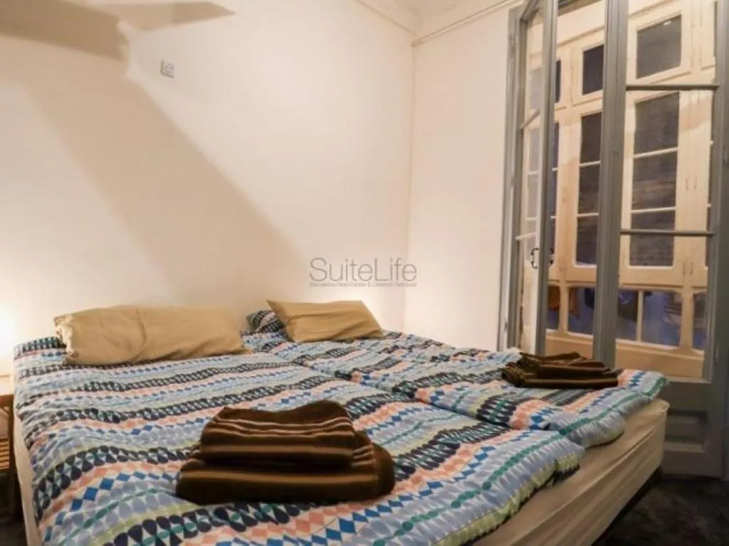 Daire Spacious Aptmt Close To Pl Universidad And Pl Catalunya, 2,5 Bedrooms, Balcony, Heating, Elevator Min 31 Nights Barselona