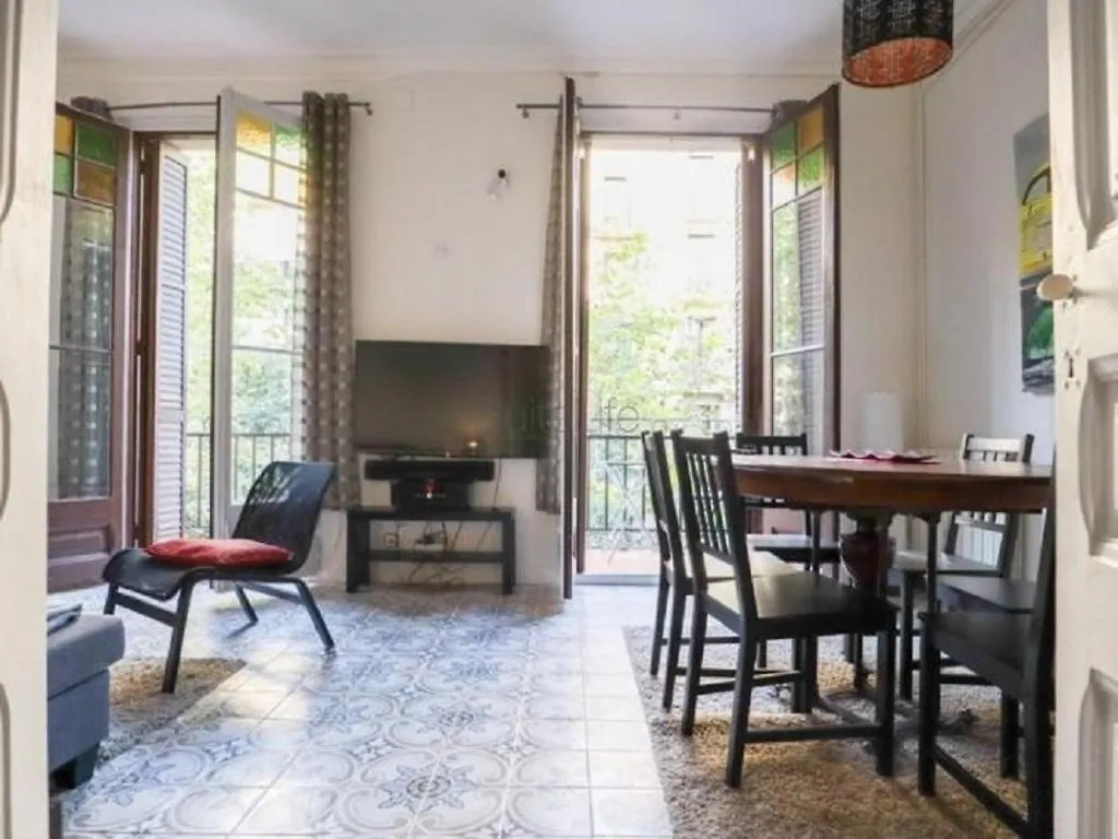 Spacious Aptmt Close To Pl Universidad And Pl Catalunya, 2,5 Bedrooms, Balcony, Heating, Elevator Min 31 Nights Barselona Daire